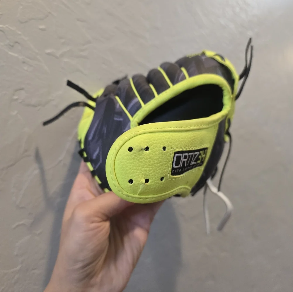 ORTIZ34 GLOVE 9
